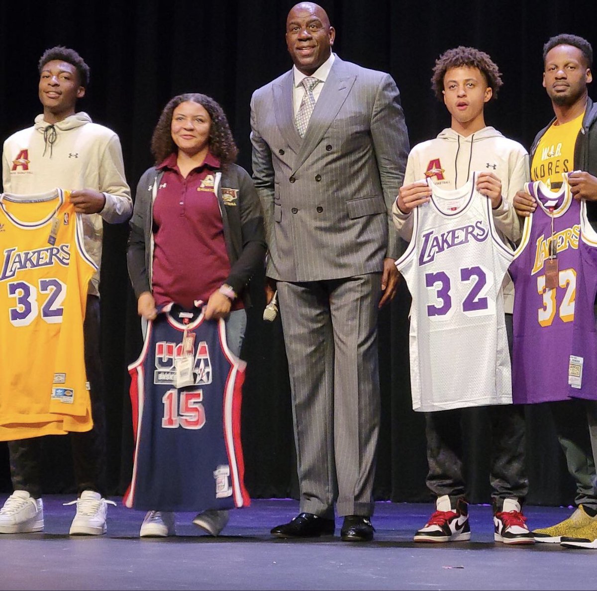 Met <a href="/MagicJohnson/">Earvin Magic Johnson</a> and got a signed jersey, I’m still stunned and motivated🤯 <a href="/KTSMtv/">KTSM 9 News</a>  <a href="/AndressBB_WAB/">Andress High School Boys Basketball</a>
