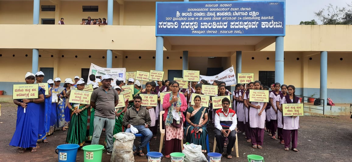 nssrdbangalore's tweet photo. Govt PU College Shahapur Belagavi NSS volunteers #CleanIndia2  @YASMinistry @ianuragthakur @pankajsinghips @_NSSIndia https://t.co/Vh0htfmAu7