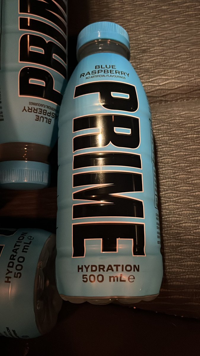 Howeythen's tweet photo. That entire experience to get a drink was embarrassing… The things I put myself through for the kids 🤦‍♂️ @PrimeHydrate https://t.co/sf7CRsMrsE