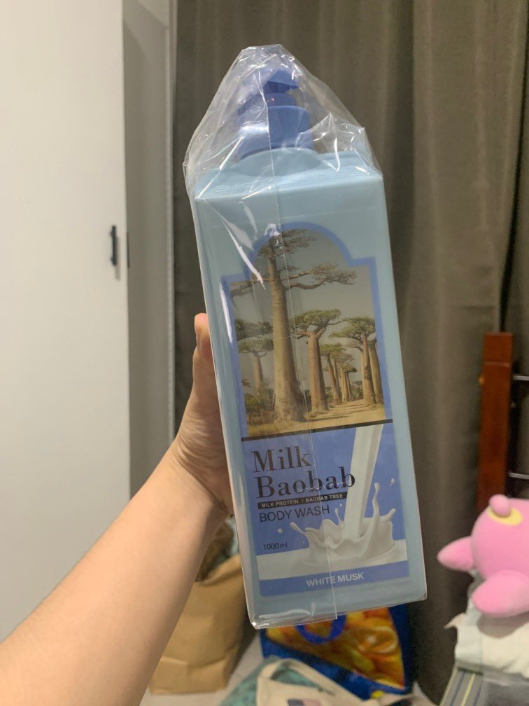 borahaedaddy's tweet photo. WTS / LFB

Milk Baobab Body Wash White Musk (1000ml)

₱ 850

▫️ On Hand and Ready to Ship

MOP: Gcash
MOD: GGX / Lalamove if around Tagaytay/Cavite 

DM us to avail!

#BorahaeDaddy #BorahaeDaddyShop #BTS https://t.co/EQj2bbLxDb