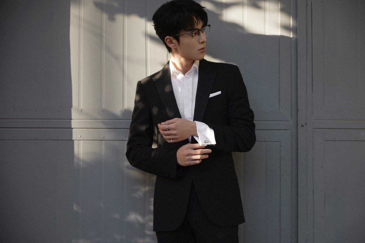 iQIYI's tweet photo. Dylan Wang in a suit?! 🥵❤️
(Credits: Wang Hedi Studio Official Weibo Account)
Catch #WangHeDi in #UnchainedLove and #LoveBetweenFairAndDevil on #iQIYI app and https://t.co/HGeAiwEIgy!
👉🏻App: https://t.co/GDkUeLlFua
#cdrama #DylanWang #王鹤棣 https://t.co/IOzt04GxbF