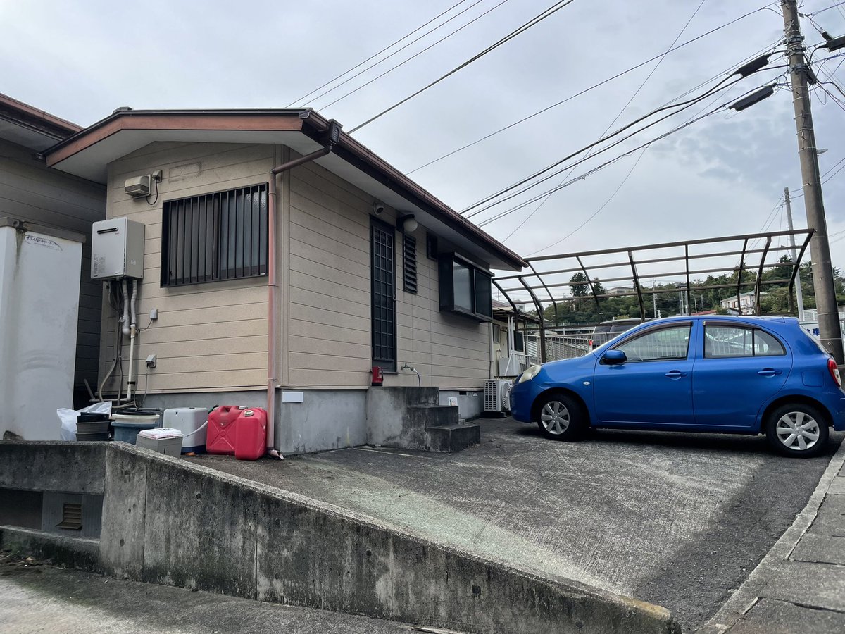 ryosuke_clover's tweet photo. 本日家付きの土地を��入しました🤣
契約から長かったけどやっと自分の物になりました‼️
何故か停まってる車はいますが（自車ではない）www
トレーニングルーム作るかなw https://t.co/fo5qIgf3fW