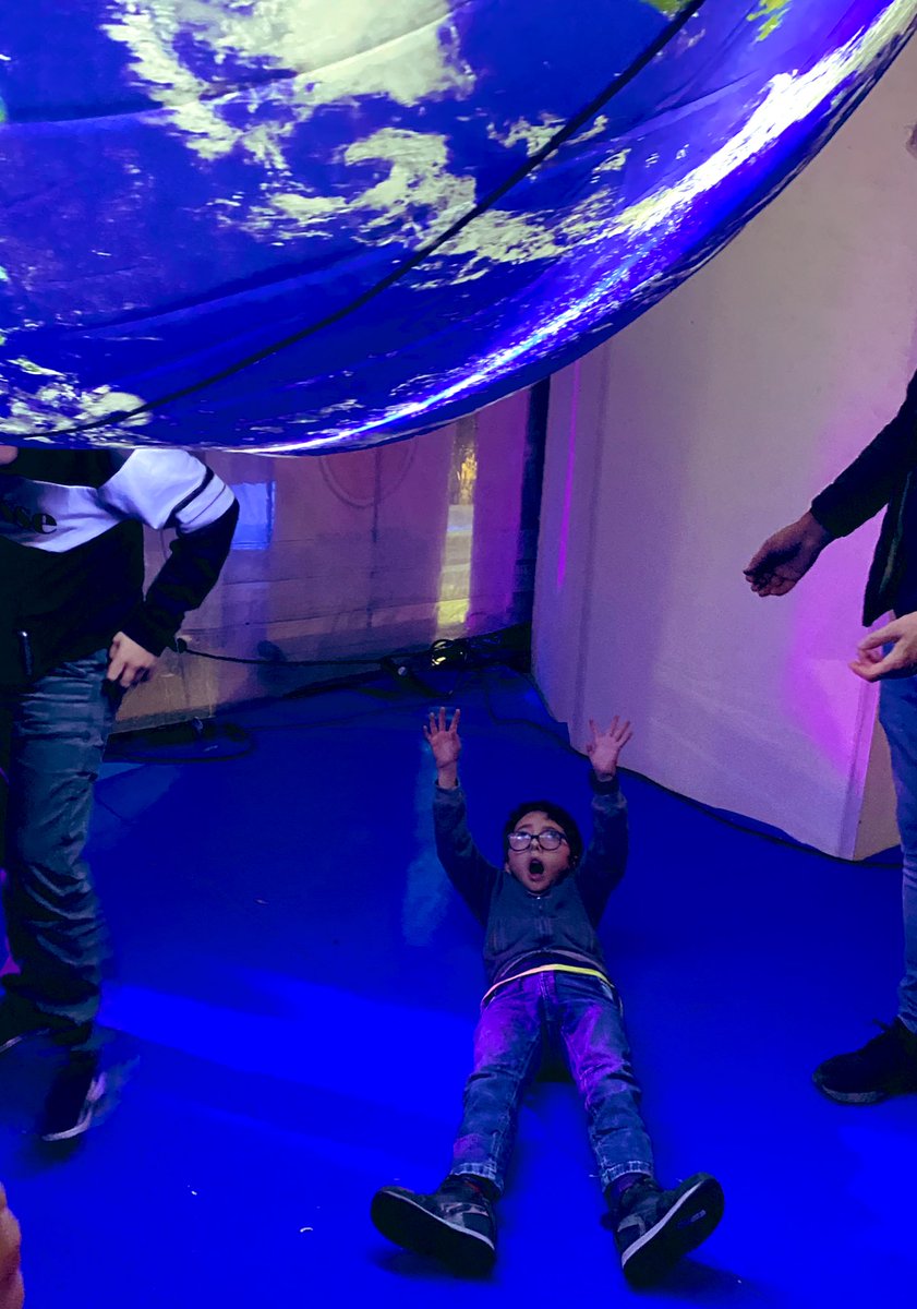 Un caregiver uccide sua figlia e poi se stesso: non una novità. Eventi che hanno responsabilità dirette, compiuti da genitori soli per decenni, mai aiutati nell’assistere il loro familiare vulnerabile, segregati. Un omicidio compiuto da una società incapace di non lasciarci soli.