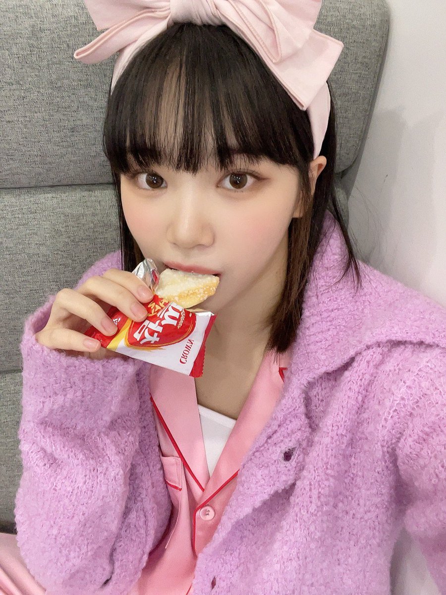 chaenwone's tweet photo. I'd say yes to any pajamas party invitation. Especially when there's food! https://t.co/7Ohx2AisHG