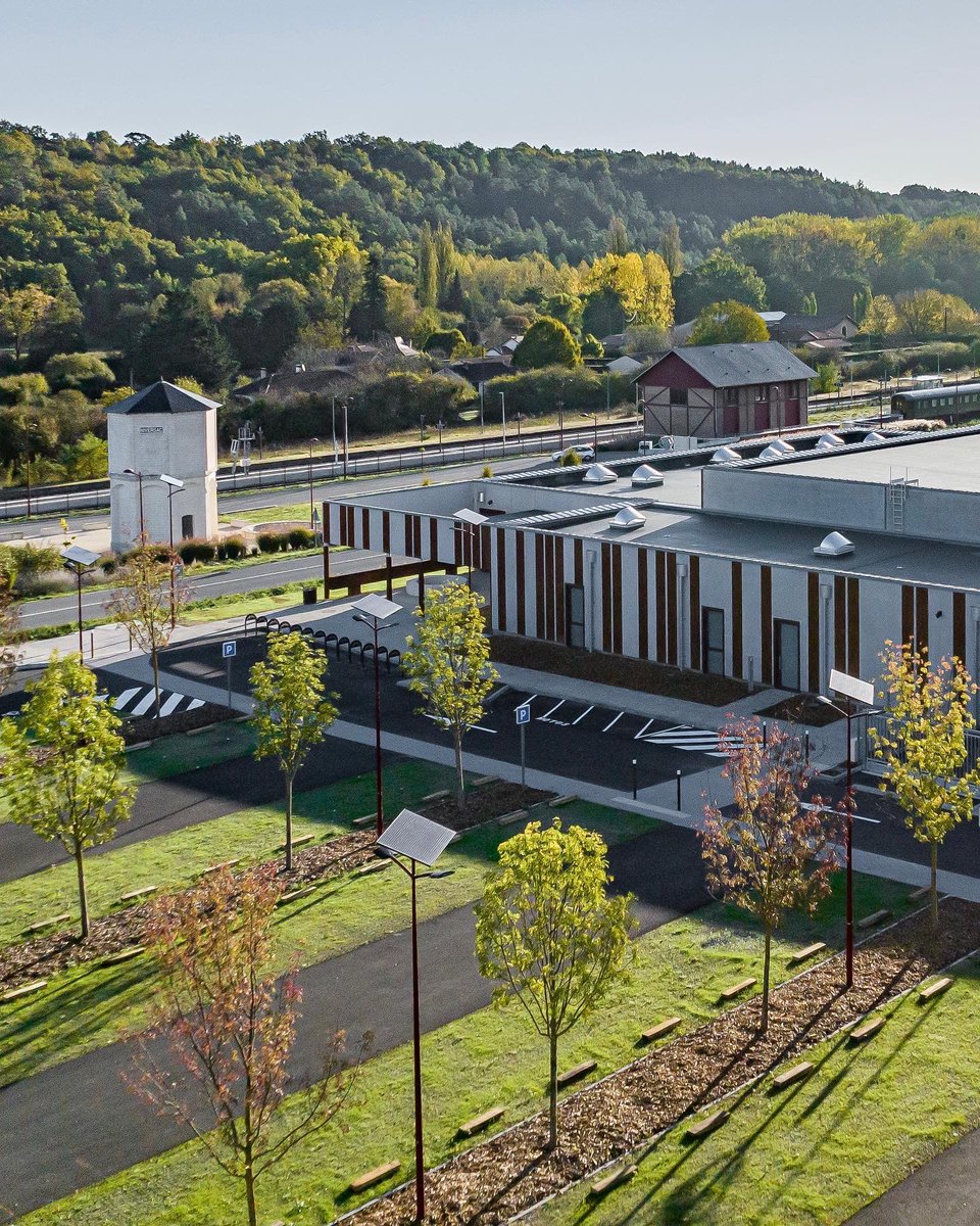 hdlfrance's tweet photo. Ça bouge du côté de Niversac. L’aménagement de la gare et la nouvelle piscine du Grand Périgueux. #dordogne #perigord #dordognetourisme
#nouvelleaquitaine
#dordogneperigord
#dordogneperigordtourisme
#grandperigueux #perigordblanc #niversac #boulazacislemanoire
#justmyperigord https://t.co/oAeDcrGsOa