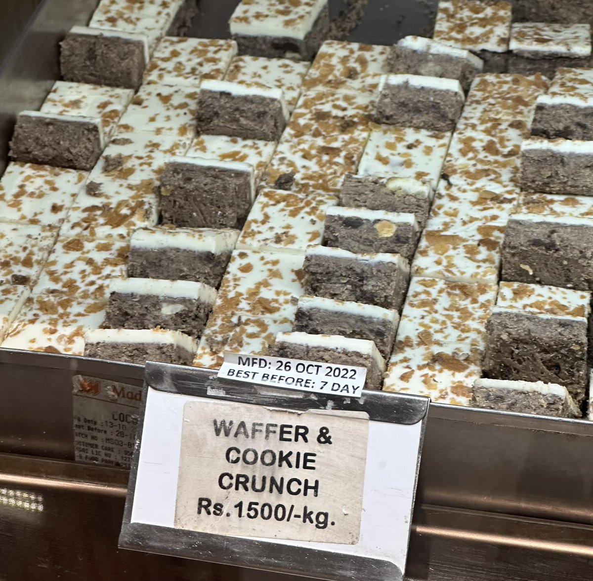DRNAVNEET83's tweet photo. When you are not sure whether you entered a mithai shop or a bakery!!
#BhaiyaDooj #fusionsweets https://t.co/YgPNVoo5pd