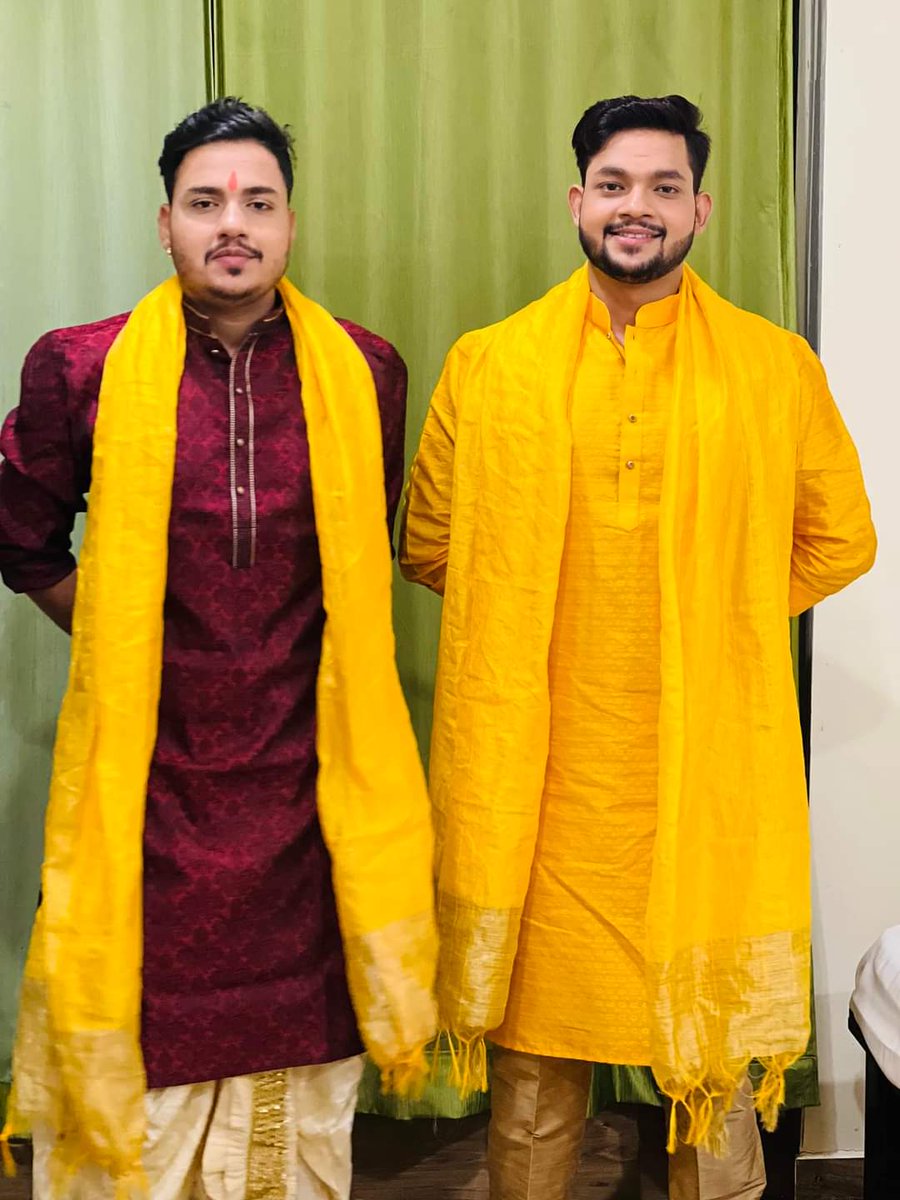 AnkushRajaOffic's tweet photo. लाखो हैं जिन्हें देख के दिल भरता है आहें, ये हमसे ना होगा कि किसी एक को चाहें, 2 ,4 ,6 या 10 कि ये तादाद नहीं है, कितने हैं मिटे हमपे हमें याद नहीं है ❤️❤️ https://t.co/QdRiAUBZa0