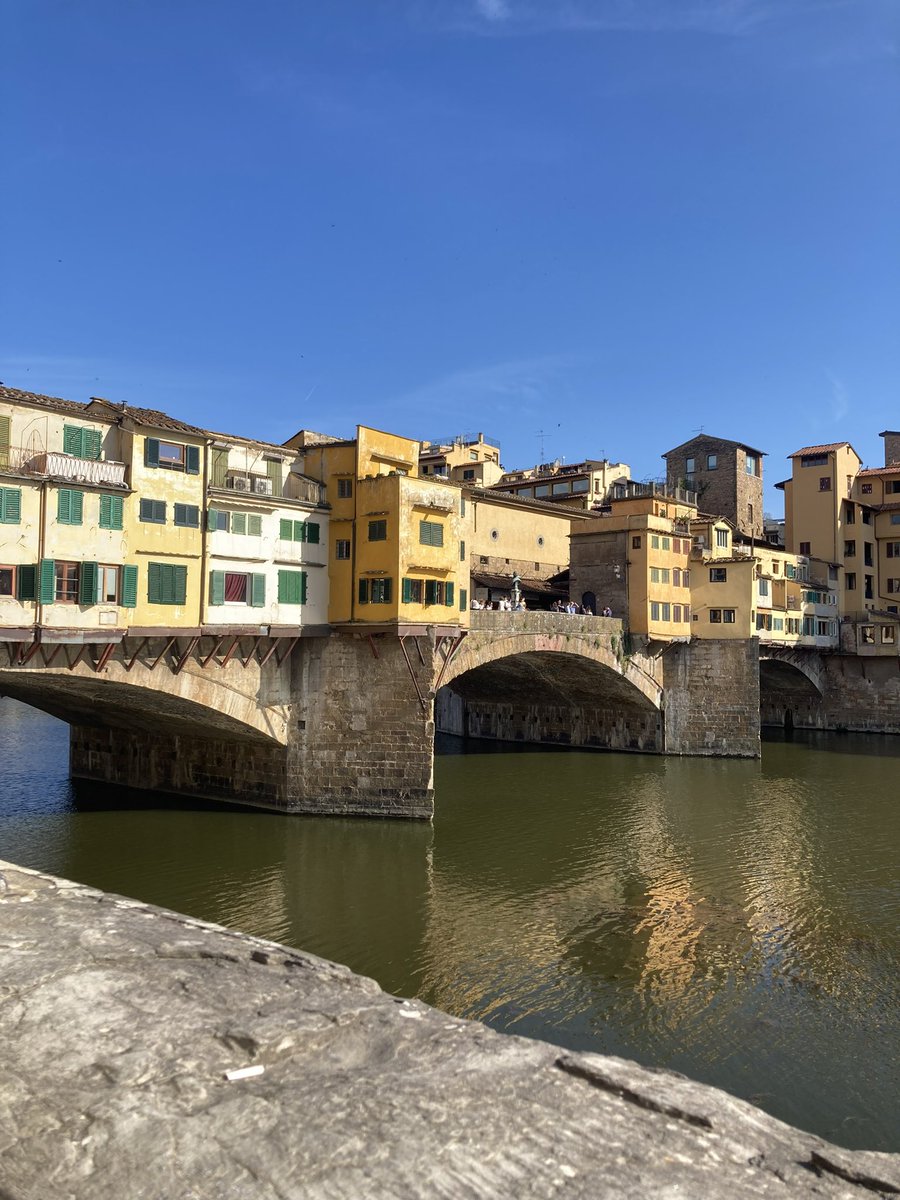 @Chromasophore The Ponte Vecchio in Florence is prob one of the coolest examples I’ve seen of this