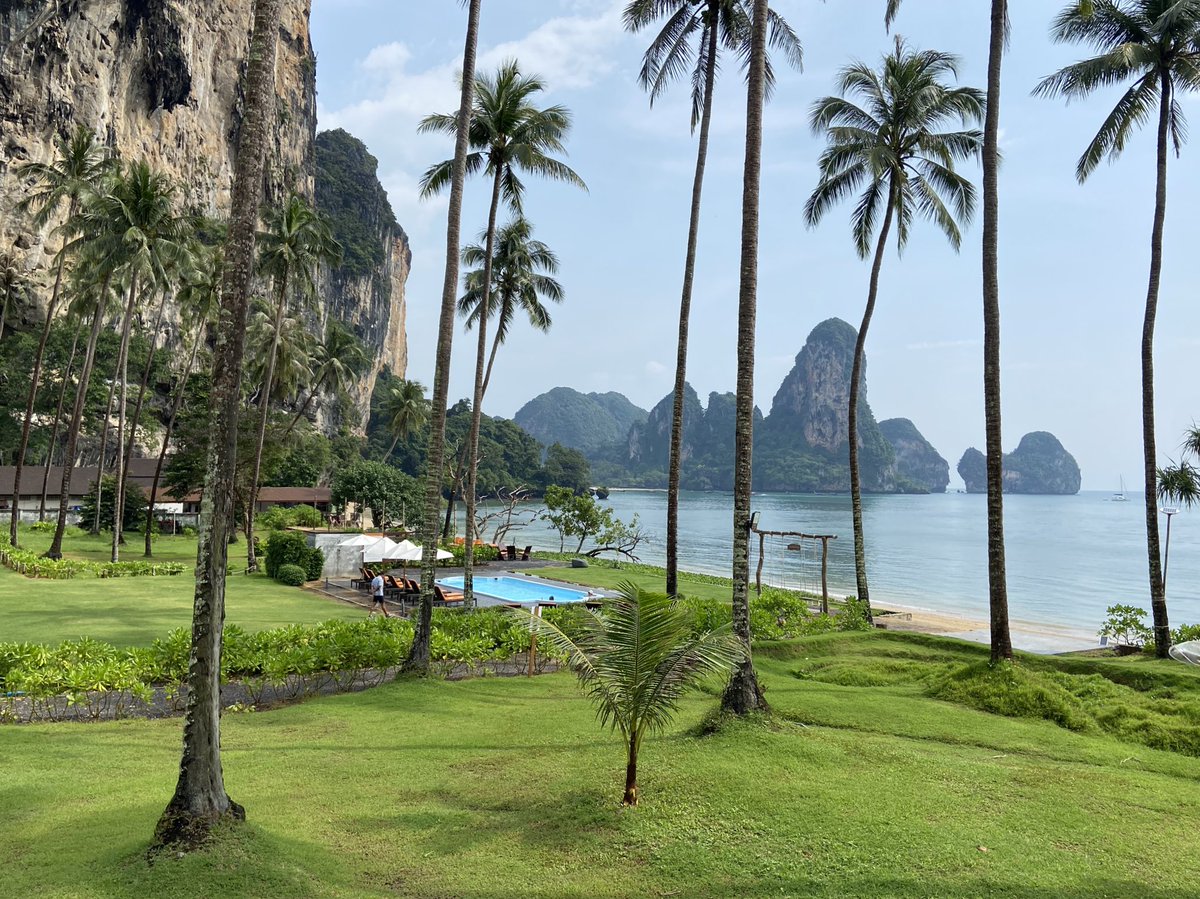 doughadogh's tweet photo. ชอบที่มองจากห้องพักเห็นวิวทะเลแบบนี้ได้เลย https://t.co/JZVm2tiZKt