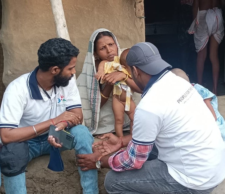 PFTNOdisha's tweet photo. ଆଲୋକ ର ପର୍ବ  ଦୀପାବଳି ଅବସରରେ People for the Needy ତରଫରୁ କେନ୍ଦ୍ରାପଡା ଜିଲ୍ଲା ଘଡିଆମାଳ ଗ୍ରାମର ଦୌପଦୀ ପ୍ରଧାନଙ୍କ ପରିବାରକୁ,ସ୍ଵାମୀ ସ୍ବର୍ଗତ ରବୀନ୍ଦ୍ର ଙ୍କ ଶୁଦ୍ଧିକ୍ରିୟା ନିମନ୍ତେ ଆର୍ଥିକ ସହାୟତା ପ୍ରଦାନ କରାଯାଇଛି।

1/3 https://t.co/JTlBgupW93