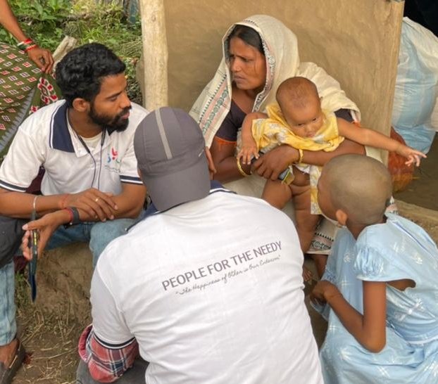 PFTNOdisha's tweet photo. ଆଲୋକ ର ପର୍ବ  ଦୀପାବଳି ଅବସରରେ People for the Needy ତରଫରୁ କେନ୍ଦ୍ରାପଡା ଜିଲ୍ଲା ଘଡିଆମାଳ ଗ୍ରାମର ଦୌପଦୀ ପ୍ରଧାନଙ୍କ ପରିବାରକୁ,ସ୍ଵାମୀ ସ୍ବର୍ଗତ ରବୀନ୍ଦ୍ର ଙ୍କ ଶୁଦ୍ଧିକ୍ରିୟା ନିମନ୍ତେ ଆର୍ଥିକ ସହାୟତା ପ୍ରଦାନ କରାଯାଇଛି।

1/3 https://t.co/JTlBgupW93