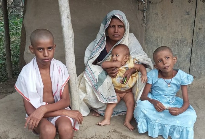 PFTNOdisha's tweet photo. ଆଲୋକ ର ପର୍ବ  ଦୀପାବଳି ଅବସରରେ People for the Needy ତରଫରୁ କେନ୍ଦ୍ରାପଡା ଜିଲ୍ଲା ଘଡିଆମାଳ ଗ୍ରାମର ଦୌପଦୀ ପ୍ରଧାନଙ୍କ ପରିବାରକୁ,ସ୍ଵାମୀ ସ୍ବର୍ଗତ ରବୀନ୍ଦ୍ର ଙ୍କ ଶୁଦ୍ଧିକ୍ରିୟା ନିମନ୍ତେ ଆର୍ଥିକ ସହାୟତା ପ୍ରଦାନ କରାଯାଇଛି।

1/3 https://t.co/JTlBgupW93