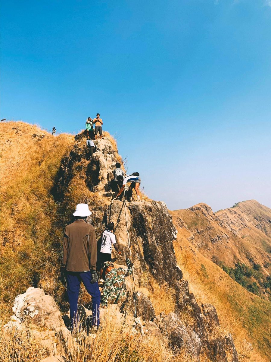 impfGetaway's tweet photo. 📣 #เขาช้างเผือก ปีนี้กลับมาเปิดให้จองแล้วนะ ใคร��ยากไปสัมผัสสันคมมีดในตำนาน โทรจองได้ที่เบอร์นี้เลย 034 510 979 // 098 252 0359 เวลา 08.30-16.30 น. 

รายละเอียดการพิชิตเขาช้างเผือกฉบับเต็ม https://t.co/p0VXY9h1NF

#ReviewThailand @Review_Thailand #รีวิวกาญจนบุรี https://t.co/U2KFILNVFz