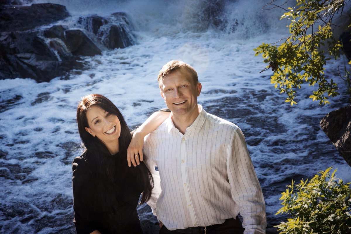 MIKÄ IHMEEN MELODRAAMA?
Melodraama on taidemusiikin itsenäinen muoto, jossa musiikki kannattelee ja johdattelee lausujan tulkitsemaa tekstiä tilanteesta ja tunnelmasta toiseen. Lilla Villan 30.10. klo 16. Tervetuloa!