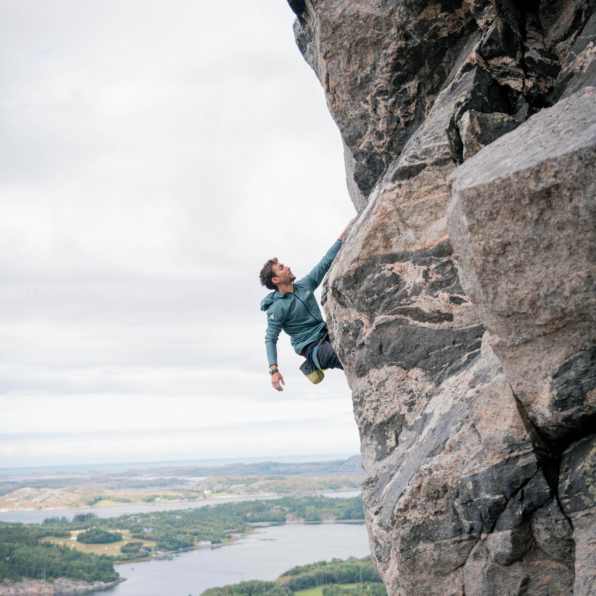 'I don’t have any days off from running, so my windbreaker is with me every day during my training in the French Alps, I love it. When I wake up, I don’t need to think much, I get the jacket and I know that I will be protected on the mountaintop.' - @FerUltraTrail