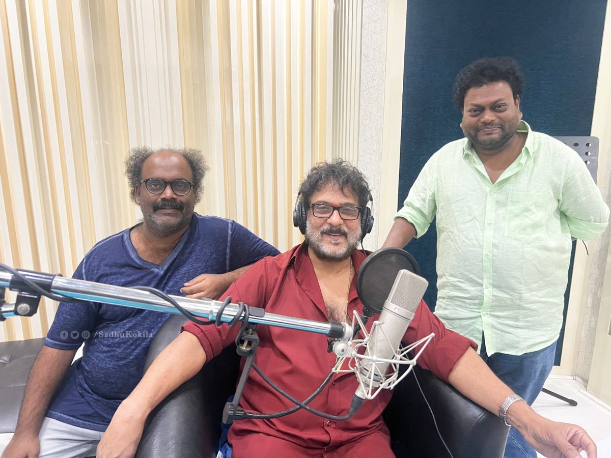 etheneolex's tweet photo. ಚಾಲೆಂಜಿಂಗ್ ಸ್ಟಾರ್ ದರ್ಶನ್ ಅಭಿನಯದ #Kranti ಚಿತ್ರದ ಡಬ್ಬಿಂಗ್‌ಗಾಗಿ ಮೊಟ್ಟಮೊದಲ ಬಾರಿಗೆ ನಮ್ಮ ಸ್ಟುಡಿಯೋಗೆ ಬಂದ ಕನಸುಗಾರ,ಕ್ರೇಜಿ಼ ಸ್ಟಾರ್ ರವಿಚಂದ್ರನ್ ಸರ್ ಅವರ ಜೊತೆ ಕಳೆದ ಕ್ಷಣಗಳು ಮರೆಯಲಾಗದ್ದು.ನಿರ್ದೇಶಕ ಹರಿಕೃಷ್ಣ ಅವರೂ ಜೊತೆಯಲ್ಲಿದ್ದರು.#Dubbing #ChallengingStar #Darshan #CrazyStar #Ravichandran #Harikrishna https://t.co/jhESvxRPya