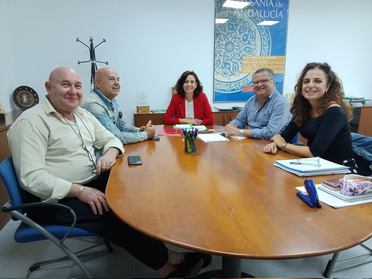 Asociación Gremial de Arte Sacro de Sevilla (@gremioartesacro) on Twitter photo El pasado martes mantuvimos una reunión con la Directora General de <a href="/comercioAND/">Comercio Andalucía</a> en la que pudimos tratar temas de gran importancia para nuestro sector
Queremos agradecer a Cecilia Ortiz su sensibilidad y su compromiso para trabajar juntos en la defensa y promoción del #ArteSacro El pasado martes mantuvimos una reunión con la Directora General de <a href="/comercioAND/">Comercio Andalucía</a> en la que pudimos tratar temas de gran importancia para nuestro sector
Queremos agradecer a Cecilia Ortiz su sensibilidad y su compromiso para trabajar juntos en la defensa y promoción del #ArteSacro