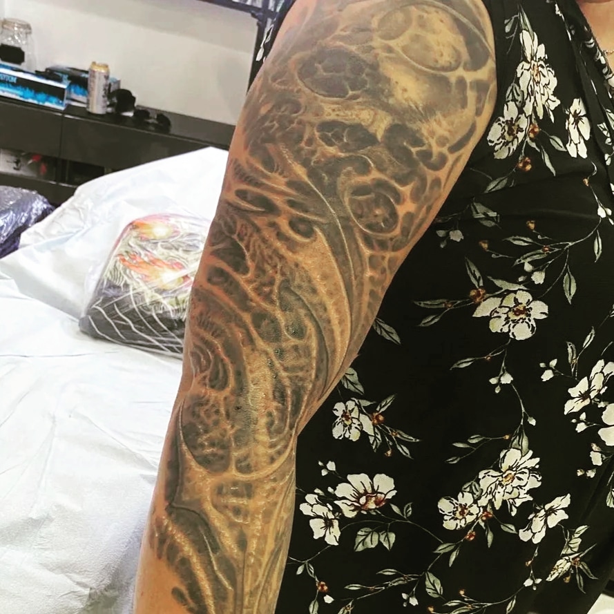 btsmetalmama's tweet photo. I wonder if Kookie @BTS_twt would like my sleeve work done so far 🥺 #tattoo #sleevetattoo #blackandgreytattoo #freehandtattoo #sleeveinprogress #bio #jonzig IG: @/jon_zig https://t.co/z8xPWLoYDp