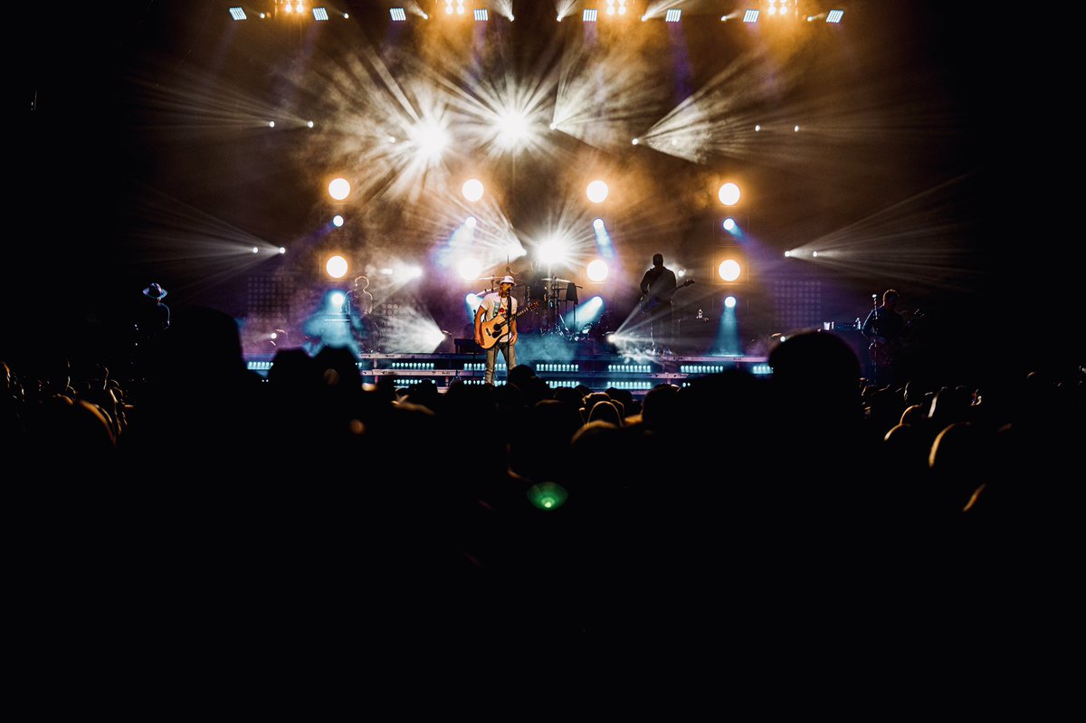 I have some weekday availability next week in Dallas to shoot. (November 1st-4th) Available for creative portraits, engagements, shows, etc. 📸✨