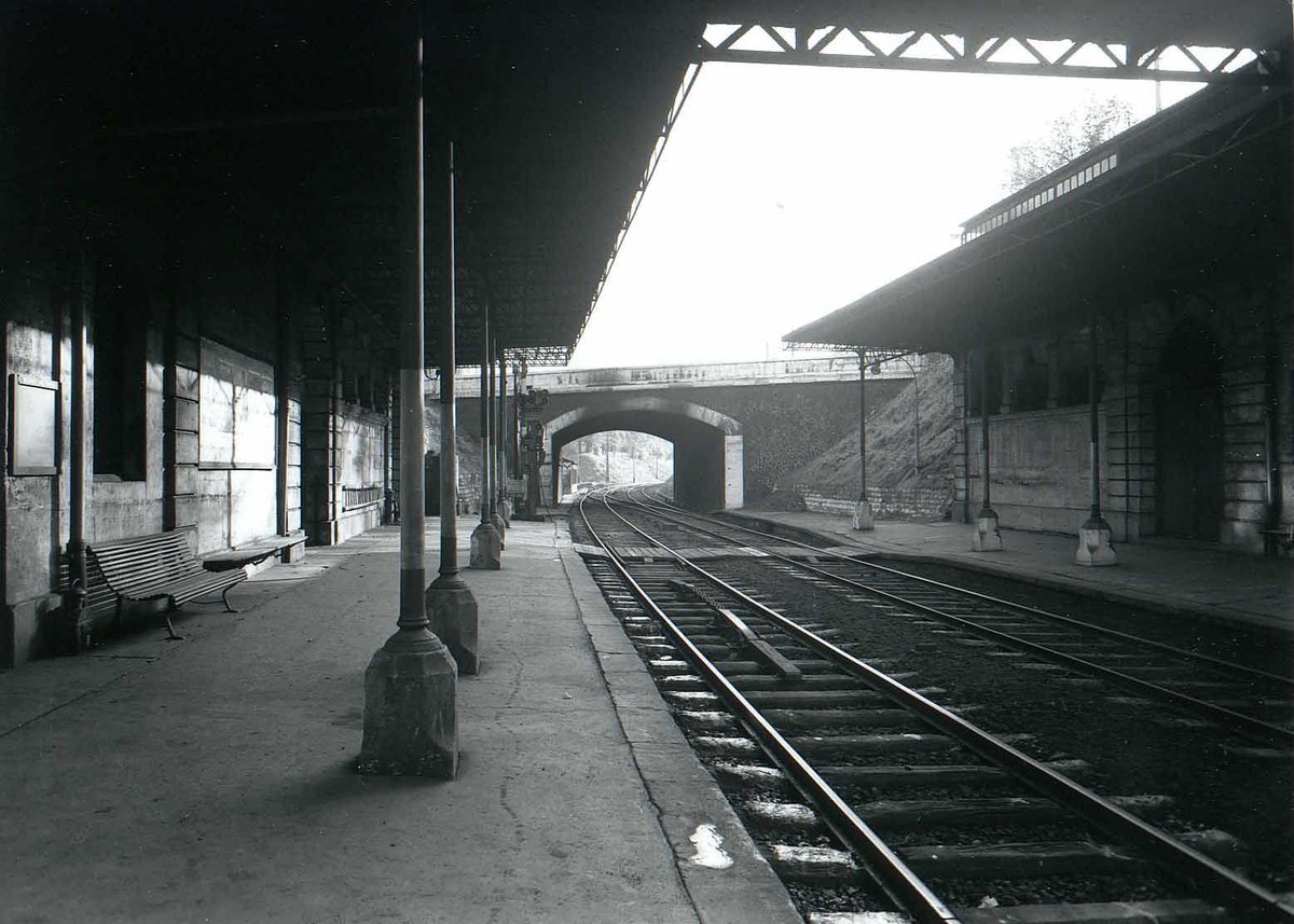RER A tweet media