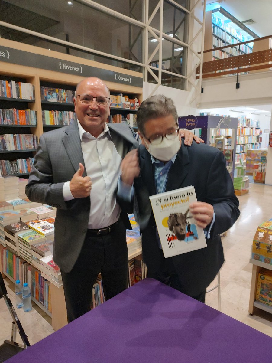 juanfherrero's tweet photo. Presentación del libro "¿Y si fuera tú proyecto?" de mi amigo Toño Villarreal, Director General de Axioma Proyectos.

Un orgullo atestiguar la carrera de este profesional de la industria inmobiliaria.

#Axioma #Gandhi #REThinkRealEstate #CBCMexico https://t.co/opsBEH4yGV