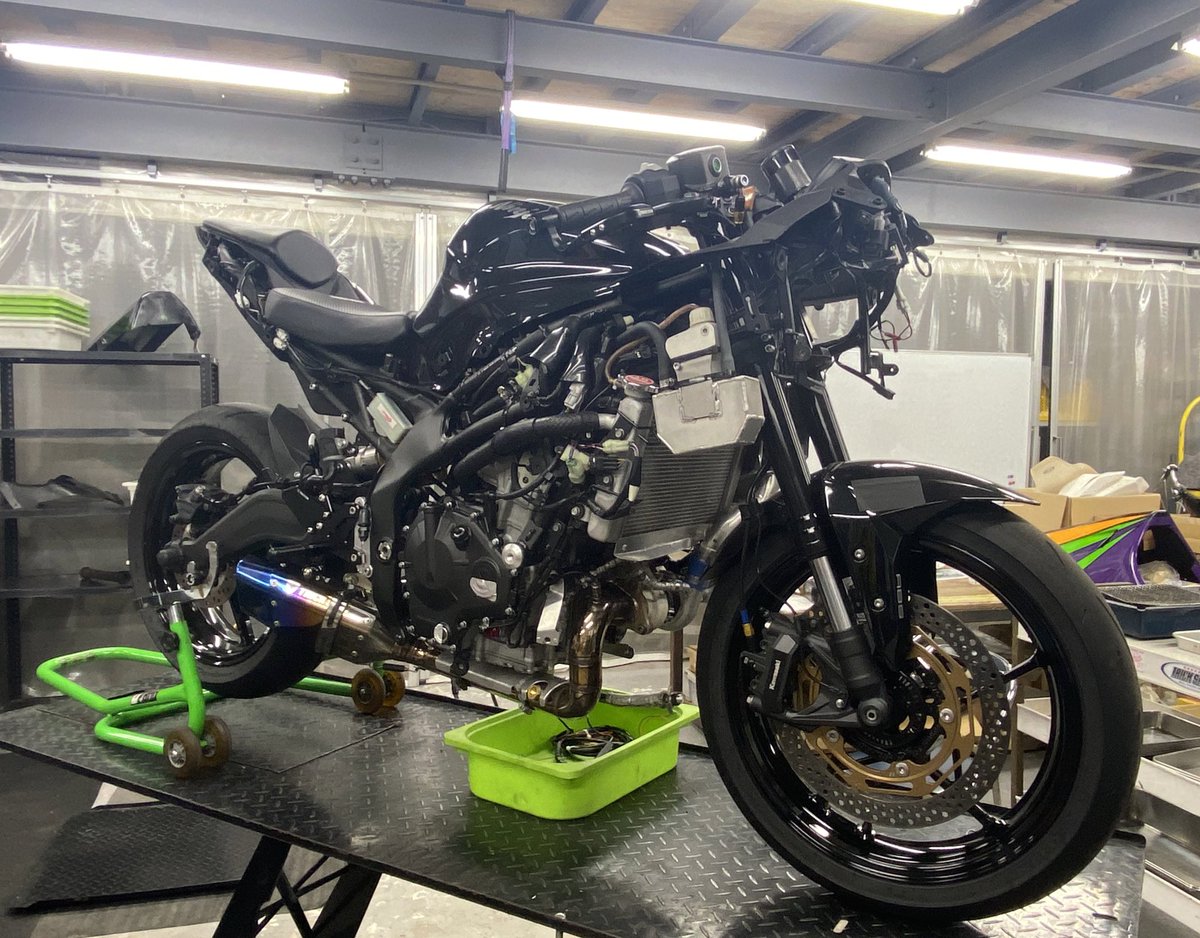 TRICK STAR on Twitter "ZX25R TURBO 最高速仕様 実測250km/hアタックに向けてメカニックが調整を進め
