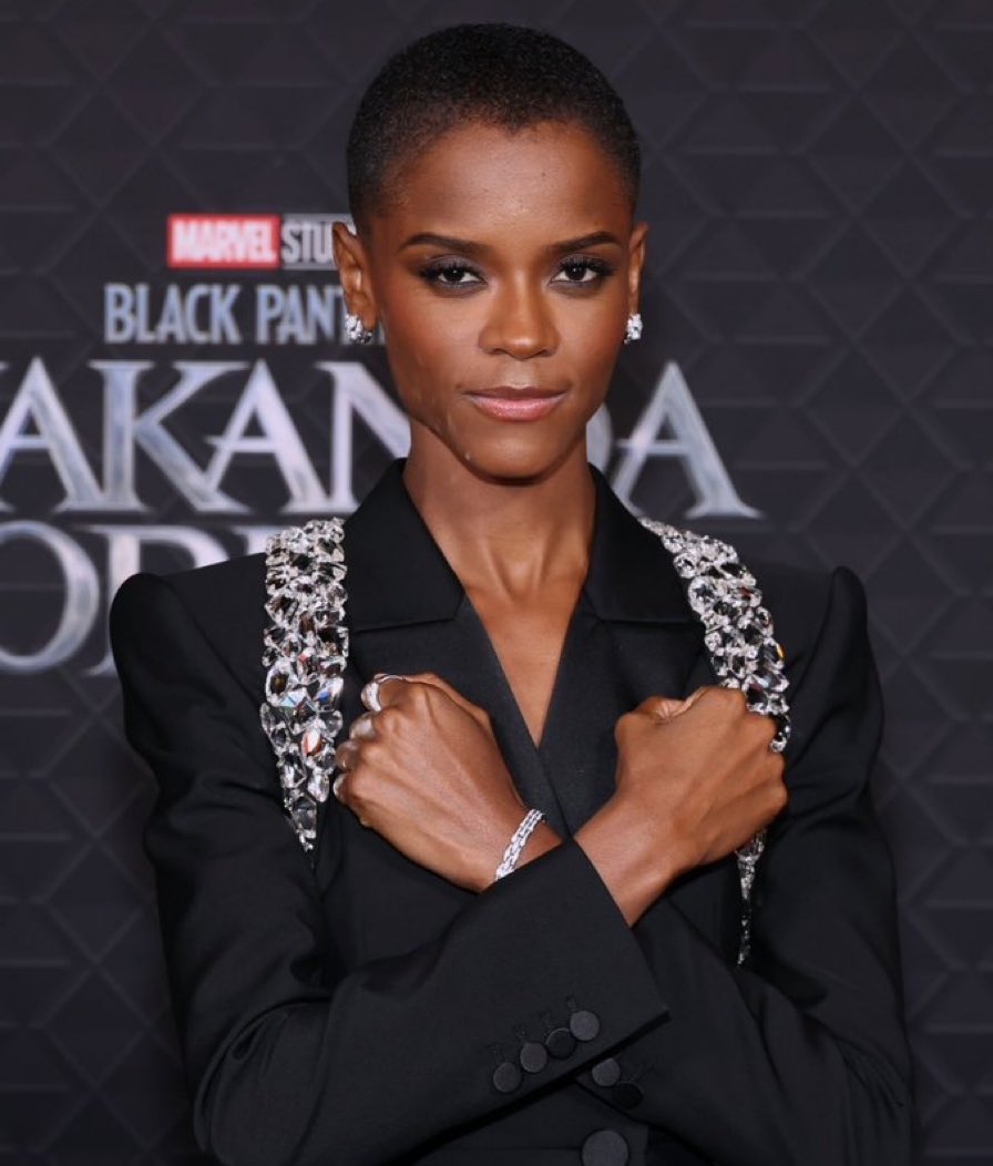 RT @GeeksOfColor: Letitia Wright paying tribute to Chadwick Boseman on the ‘Black Panther: #WakandaForever’ carpet https://t.co/G8Y1KIq754