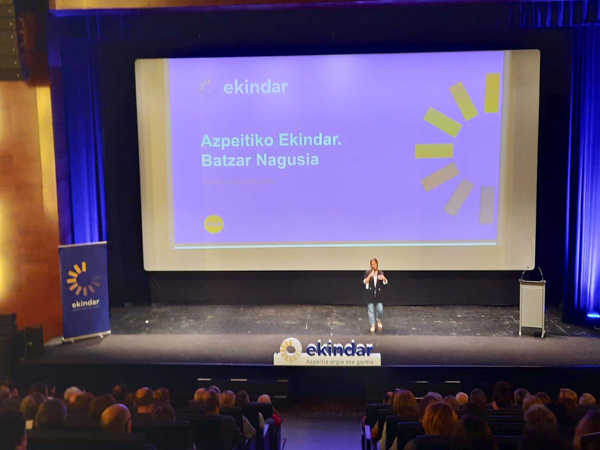 alkorta_nagore's tweet photo. Atzo ekindar azpeitiarron energia kooperatiba errealitate bihurtu genuen. Azpeitiak transizio energetikoaren erronkari aurre egiteko tresna berria sortu du, azpeitiarrok erakutsitako konpromisoari esker.Zorionak eta eskerrak proiektua gauzatzeko aletxoa jarri duzuenoi @EEkindar https://t.co/weSL2Fzj3k
