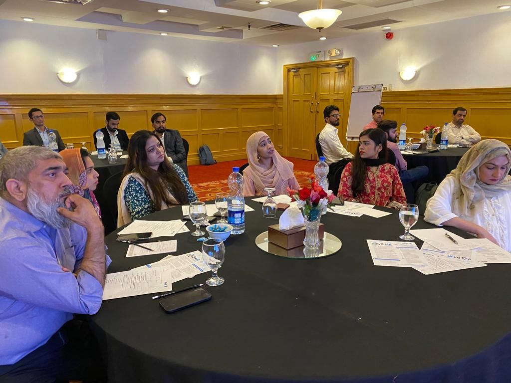 (1/2) Launching Business and Human Rights (B+HR) Academy in Karachi, #UNDPinPakistan, with support from @JapanGov, conducted a two-day interactive training on #HumanRightsDueDiligence & responsible business practices.