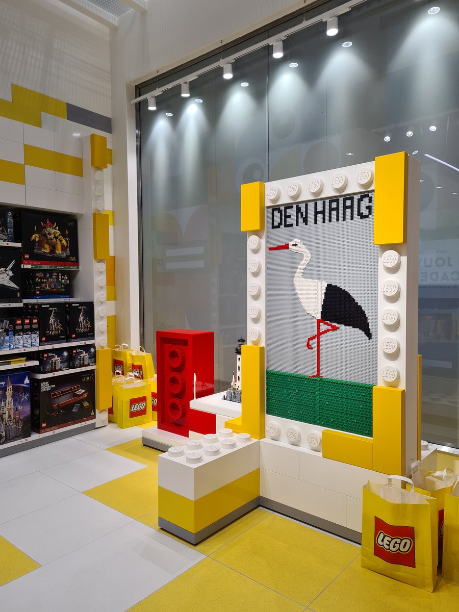 Alle #lego fans opgelet! Vandaag 27 oktober, gaat de LEGO winkel aan de #spuistraat in #DenHaag open! #thisisthehague #legofans