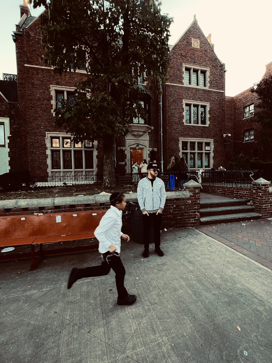 lightofinfinite's tweet photo. Epic to be back in Crown Heights https://t.co/TNoTIcoaew