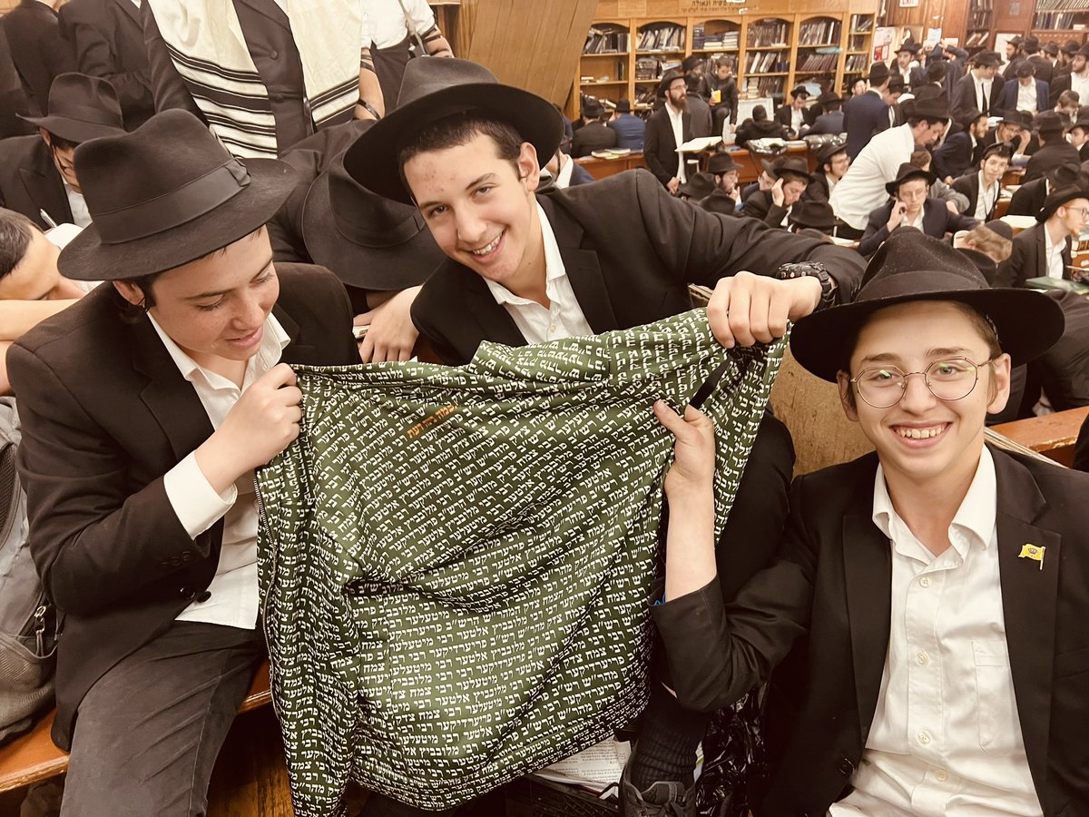 lightofinfinite's tweet photo. These kids spotted my white ‘@thelightofinfinite 7 Chabad Rebbe given names jacket’ on Friday and stopped me today when they saw my green one at shacharit to see if they could try it on;) One of them kissed it lol, I’m still giggling, love all these holy yidden, #770🪬🕊 https://t.co/bCt1GmEj6T
