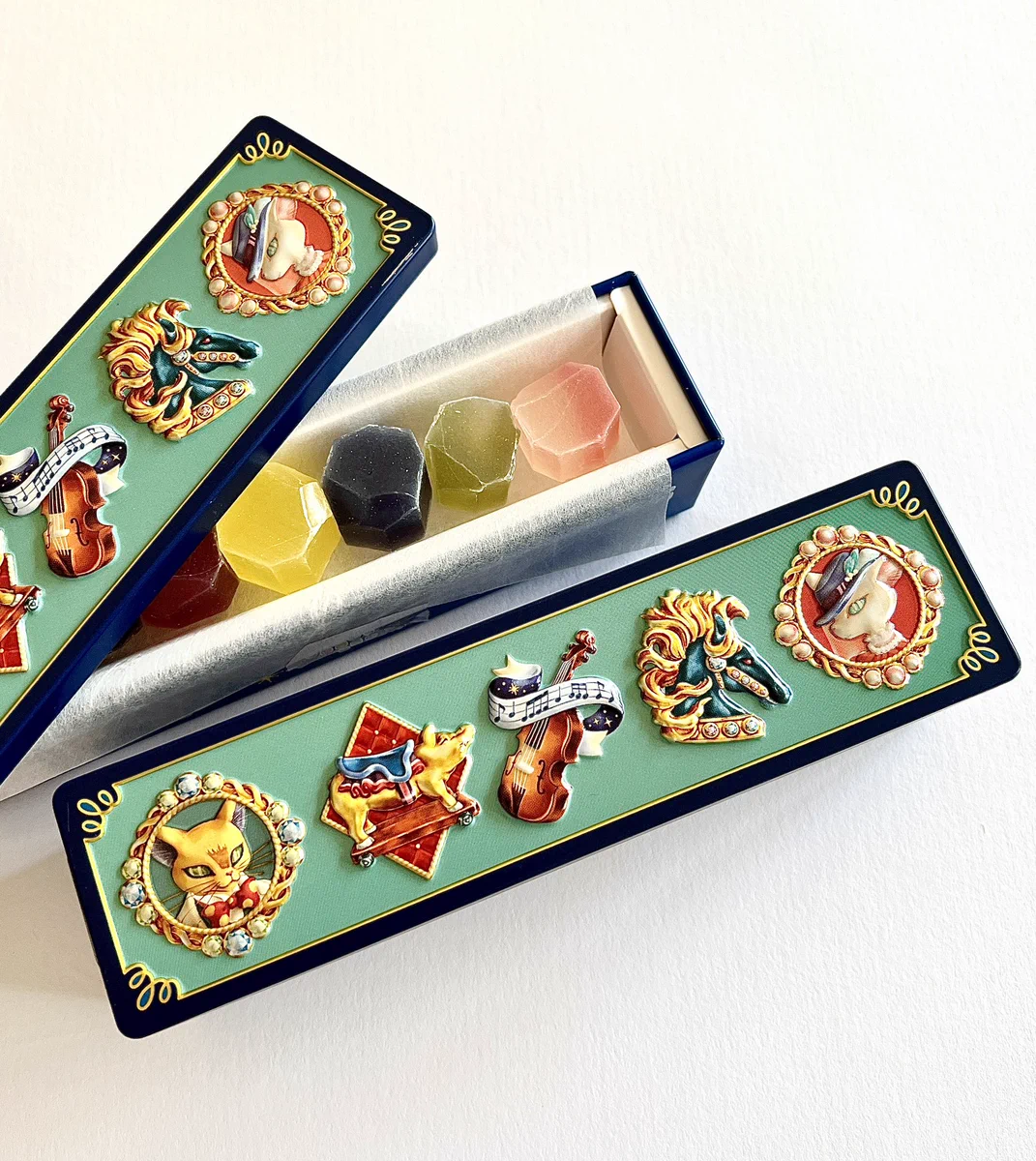 耳をすませばビジュー缶（缶のみ） ジブリパークにて購入品 FgDlF9PagAAP-Mh?format=webp&