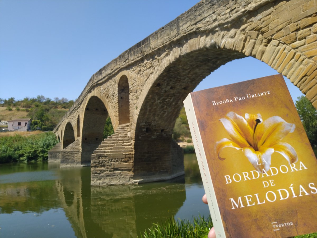 EL MENSAJE DE LOS TEMPLARIOS, EN PUENTE LA REINA
 
El histórico puente de #Gares, otro escenario de LA BORDADORA DE MELODÍAS, la última novela de <a href="/bprouriarte/">Begoña Pro</a>. 

👉txertoa.eus/es/liburuak/la…

<a href="/elkar/">elkar Taldea</a>  #Txertoa #LaBordadoraDeMelodías #NovelaHistorica #NovelaDeAventuras #Tiebas Hilo👇