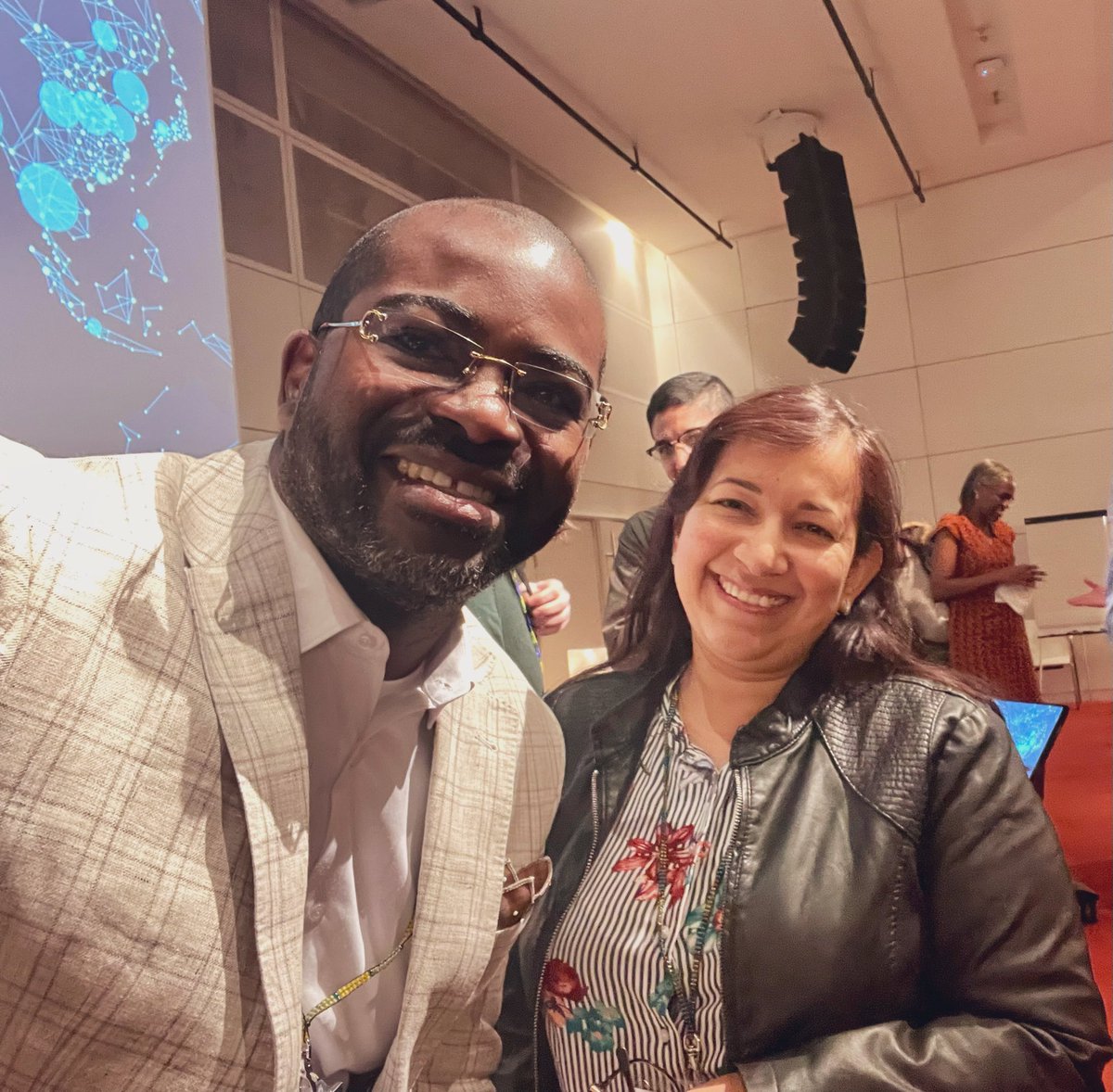 Delighted and honoured to finally meet our collaborator tirelessly strengthening #genomicsurveillance capacity in DRC @PlacideMbala @inrb_kinshasa @labgenpath #grandchallenges @gatesfoundation @FINDdx