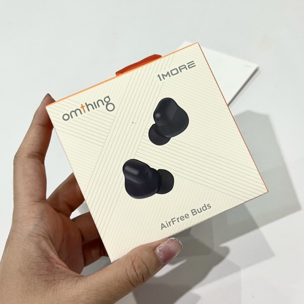 pingnp_'s tweet photo. ชั้นผู้ซื้อหูฟังทุกรุ่นของ #1More นี่ซื้อเพราะชอบความเกร๋เลย ความมีลูกเล่นตรงหูฟัง ละความพิเศษของรุ่นนี้ก็คือสามารถใช้งานได้ต่อเนื่อง 44 ชม.(รวมเคส) นานมากก นอกจากนั้นไมค์เค้ายังตัดเสียงรบกวน และกันน้ำได้อีกด้วย ใดๆคือราคาหลักร้อย! ซื้อเถอะจริง🎧
#EO009 #หูฟังไร้สาย #1moreomthing https://t.co/JOOINqgPM3