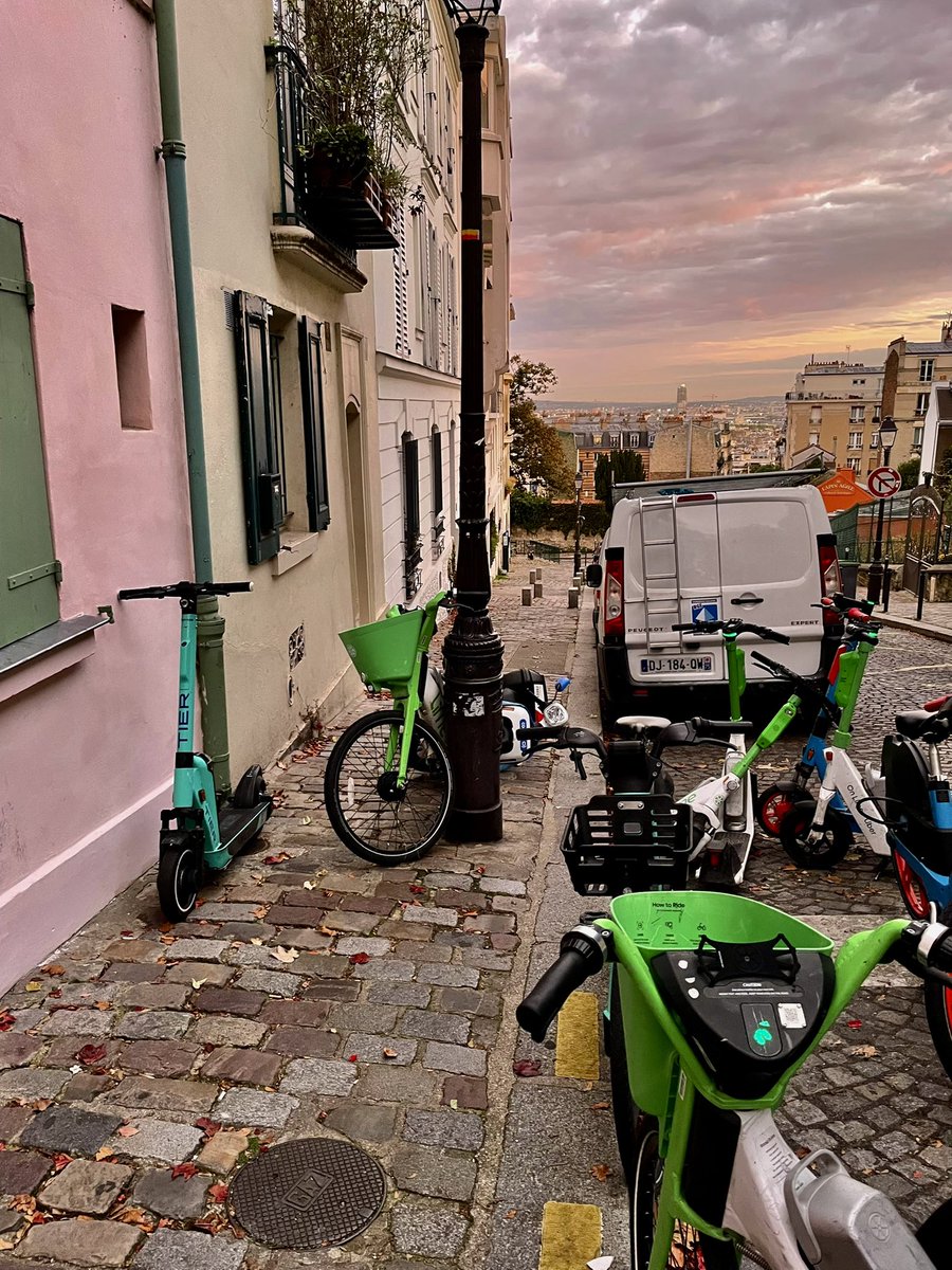 calphilippe's tweet photo. #TierMobility @cooltra @David_Belliard #Lime @KevinHavet
#freeFloating
Welcome to the jungle! #montmartre
#saccageparis https://t.co/X4hos5zOyk