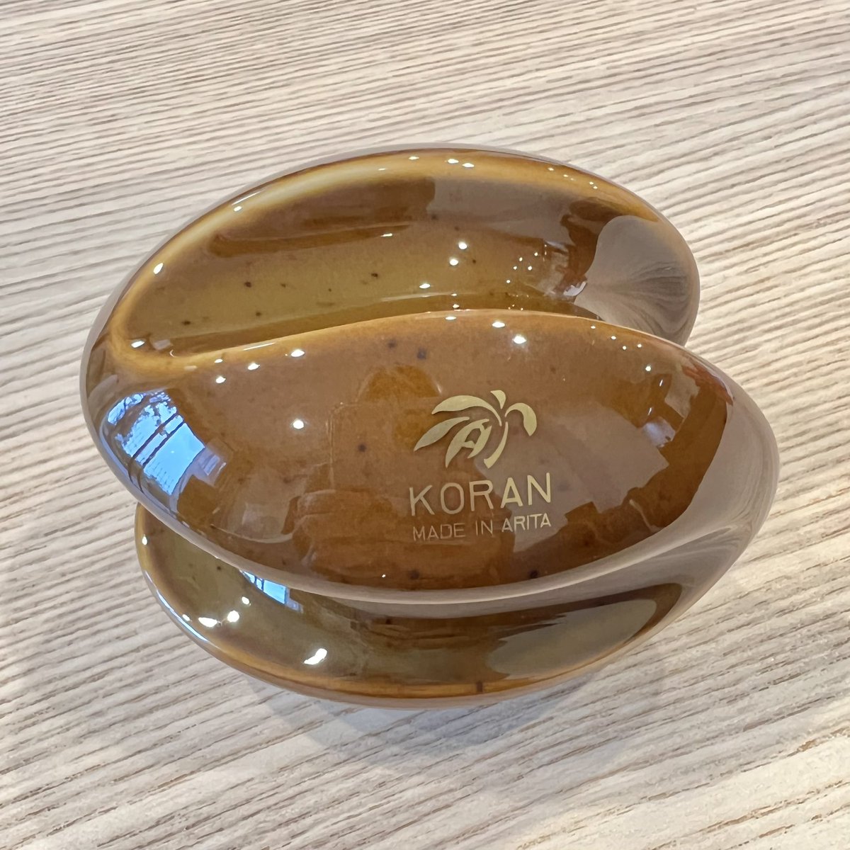 大変うつくしい碍子のペーパーウエイトが届きました。💕✨