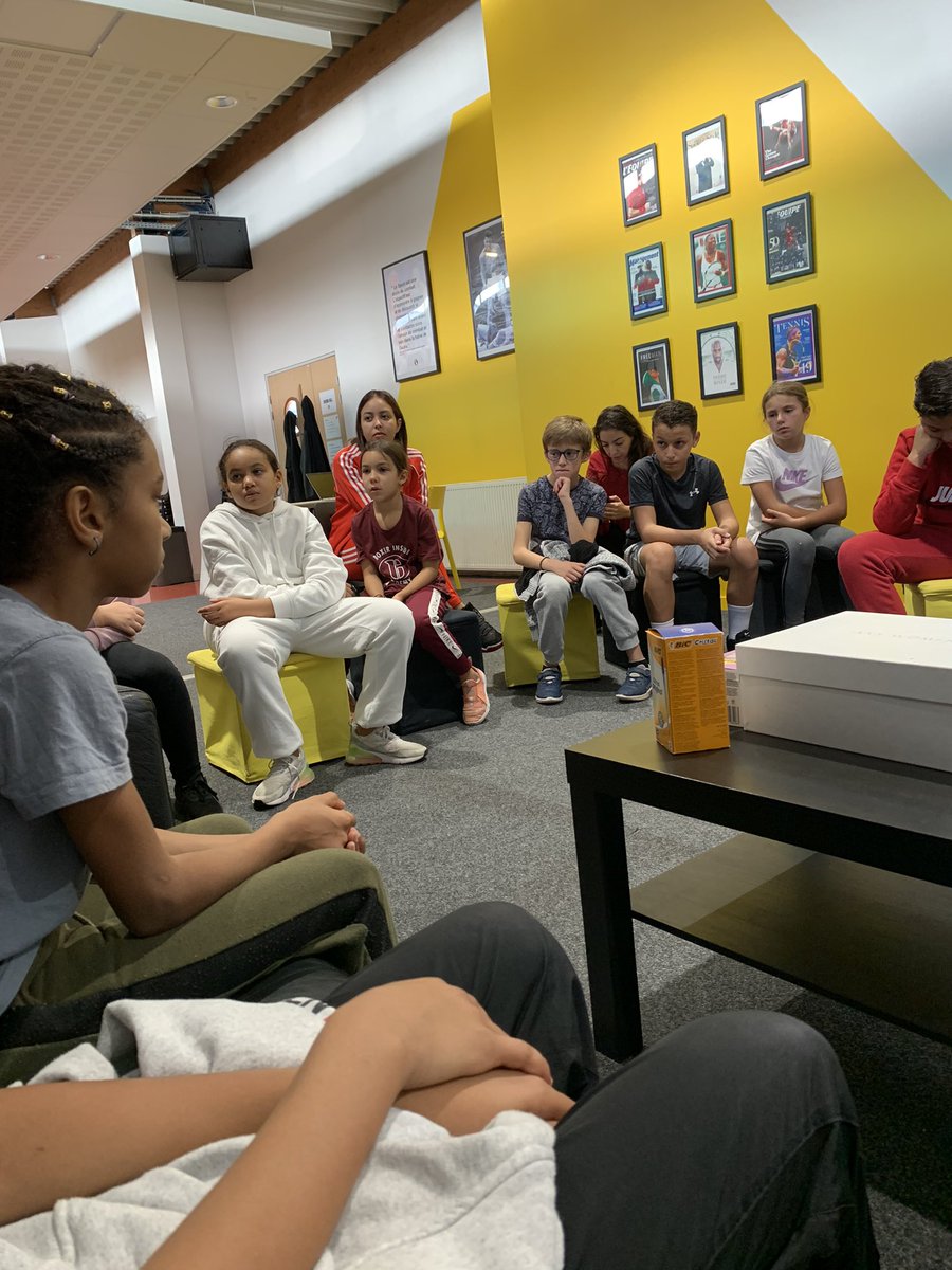 BoxerInside's tweet photo. [Boxer Inside School] Learning experience - Jour 3 / Atelier prise de parole avec @GraineDo93, session de travail sur le futur podcast, et séance visionnage du documentaire « Sarah la combattante » #Transmission #RoleModel #Valeurs #Impact2024 https://t.co/fLAWEVZJ8E