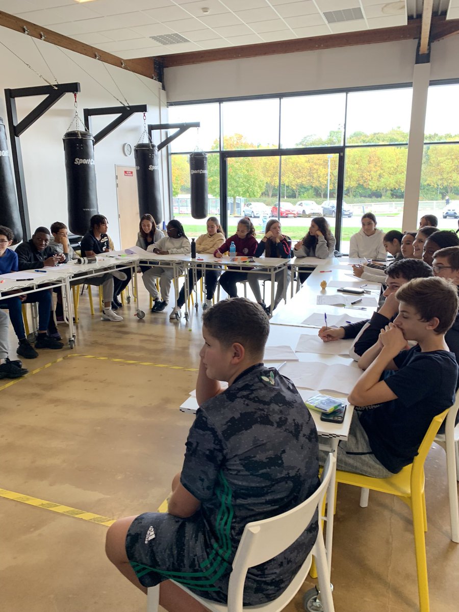 BoxerInside's tweet photo. [Boxer Inside School] Learning experience - Jour 3 / Atelier prise de parole avec @GraineDo93, session de travail sur le futur podcast, et séance visionnage du documentaire « Sarah la combattante » #Transmission #RoleModel #Valeurs #Impact2024 https://t.co/fLAWEVZJ8E