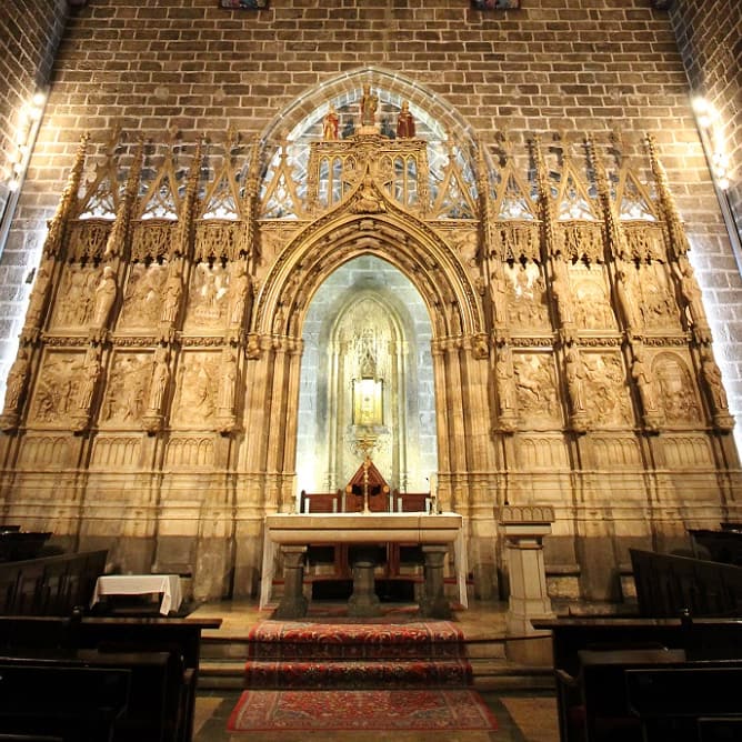 AntonianosVal's tweet photo. La @MCatedralVLC acoge este jueves a las 19h la eucaristía de la fiesta anual del Santo Cáliz que se venera en la Seo desde el siglo XV, presidida por el cardenal Cañizares.
@archivalencia @SalesianosVSAA @SalesianosSMX @SalesianasVlc #SanAntonioAbad #santocaliz #Valencia https://t.co/hIZmb3UtCa
