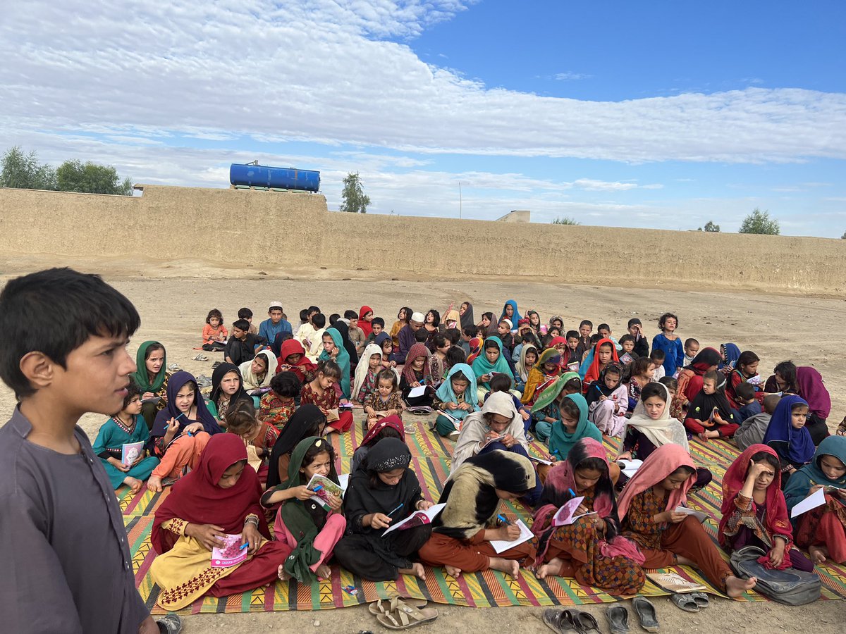 matiullahwesa's tweet photo. Penpath mobile school teaches vulnerable children. The teach girls at home 3 days a week and 3 days a week runs mixed gender classes for boys and girls
#PenPathMobileSchool 
#penpathmobilelibrary 
#PenPathGirlsEduCampaign https://t.co/oUTak8Evvx