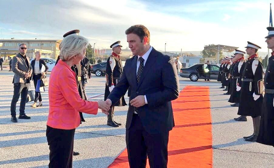 🙏 🇪🇺 PEC @vonderleyen for your timely & substantial visit to #NorthMacedonia! 🇲🇰 is a reliable partner by upholding the fundamental values & implementing the #EU standards on our accession path ➡️ stable & resilient #Europe in today’s unstable geopolitical landscape