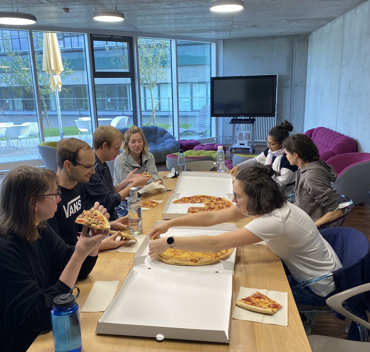 First joined @DebKroV - @Stefan__Hauser Preprint Pizza Party at @DZNE_de. Thanks to @ArcadiaScience for supporting our #PreprintCommentClub. We discussed and reviewed 4 recent @biorxivpreprint articles.