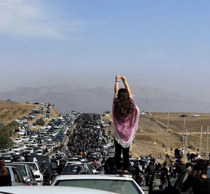 temeldemirer's tweet photo. ÖLÜMSÜZ #MahsaAmini'NİN, BAŞKALDIRAN KADINLARIN #İran'INA SAYGI, MİNNET VE SONSUZ  HAYRANLIKLA AŞK OLSUN

(#iranlı kadınlardan #ebrahimraisi'nin  afiş)

#ElnazRekabi
#AsraPanahi
#IranRevolution2022 
#IranRevolution
#TaousAitMesghat
#IranProtests2022 
#IranProtests
#HadisNacafi https://t.co/Iid0fiZkgO