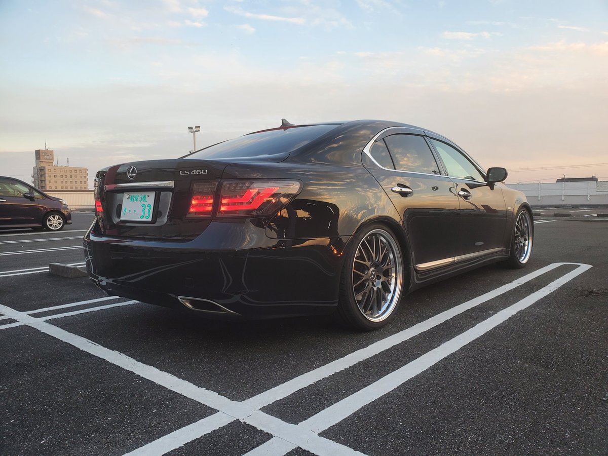 mamihu0829's tweet photo. @nunu_factory ぬぬさんが以前紹介していた「こしたに一家」のLS460の紹介を見て、LS460買っちゃいました(ブラックだけど)‼️いつか自分の車も洗車して下さいっ‼️ https://t.co/JXHnnYaSli