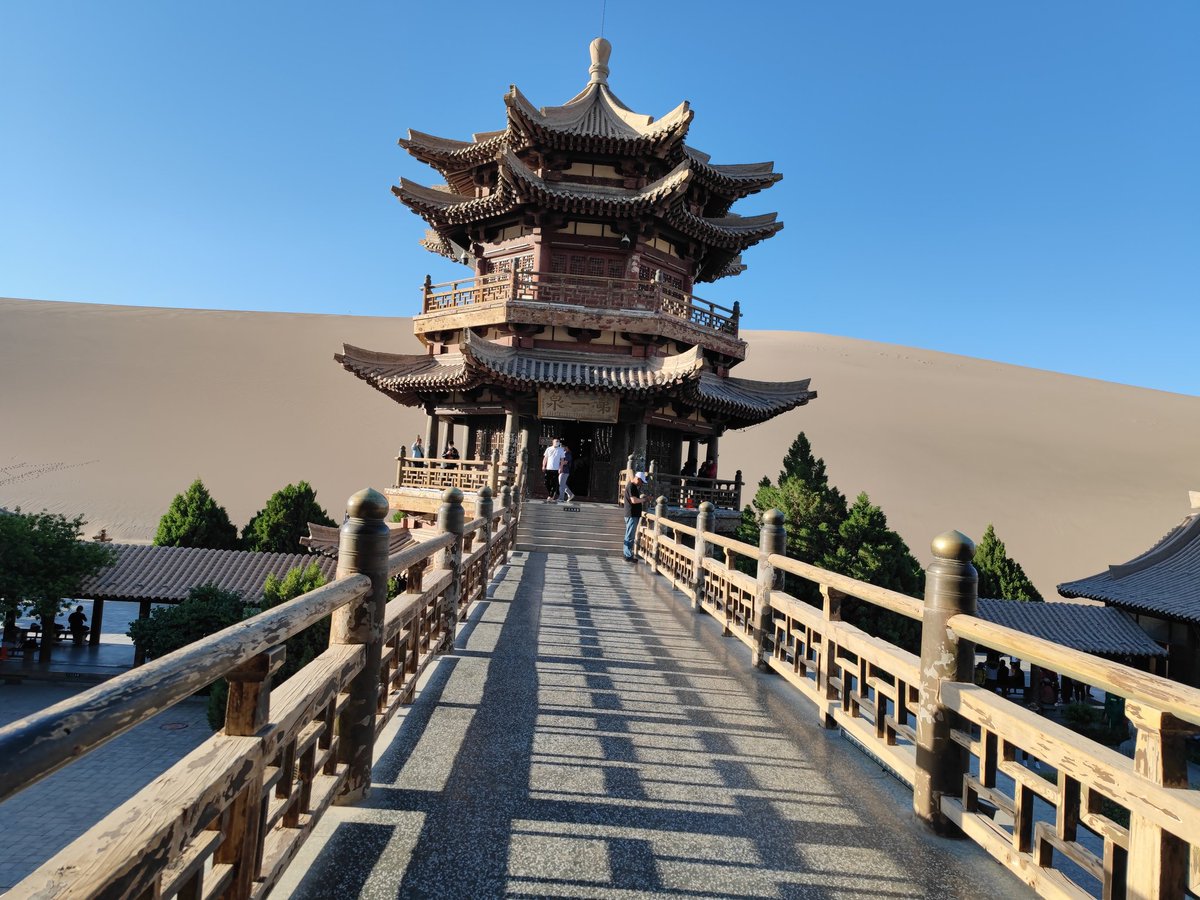 ellalian2's tweet photo. China is one of the safest countries in the world. And there are many beautiful sceneries here. https://t.co/uzQVGQTRwD
