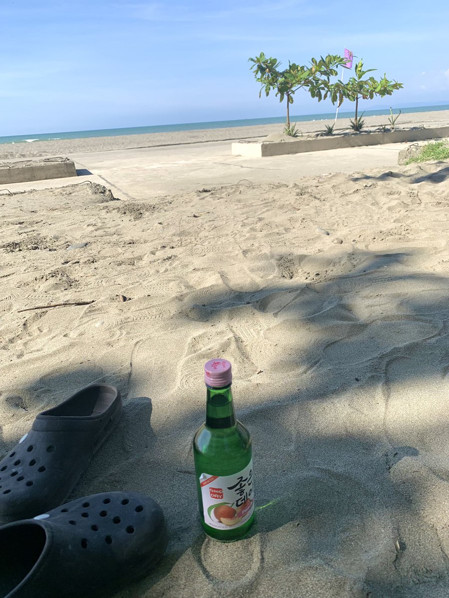 adryyxperry's tweet photo. Soju everywhere 🍾 https://t.co/kkPYHHv3ue
