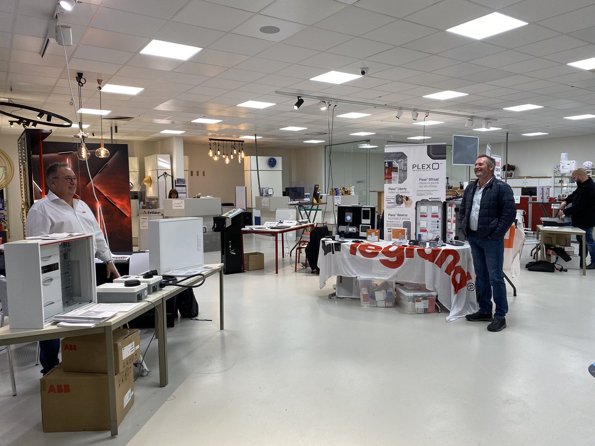 MarcVanEylen's tweet photo. Mini beurs bij Trilec Sint-Agatha-Berchem, broekstraat 100. https://t.co/3jcoER5eci