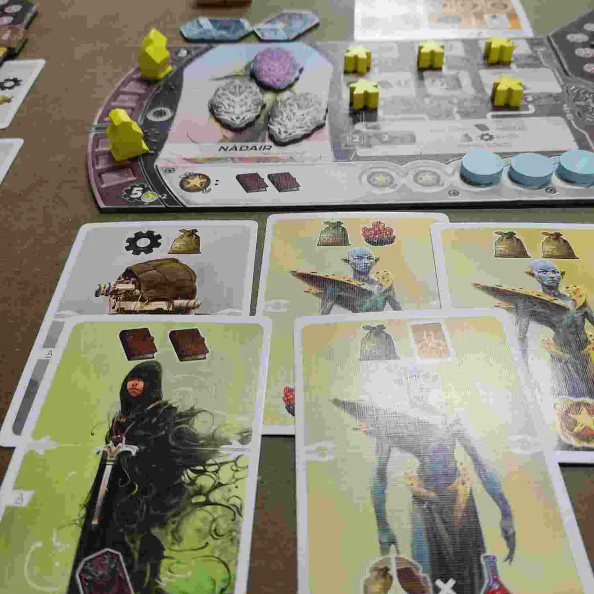 Raxar_'s tweet photo. Segunda partida en @DA2juegos a Revive, uno de los juegos destacados de #essen22 y para mi con todo merecimiento, lo he jugado esta vez a cuatro y me ha gustado incluso más que la primera @ryoga121
#juegosdemesa #boardgames #revive #juegazo #combos #exploracion #bgg https://t.co/KHjQkhDRmG